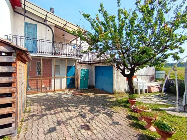 casa indipendente in vendita ad Alessandria in zona Valle San Bartolomeo