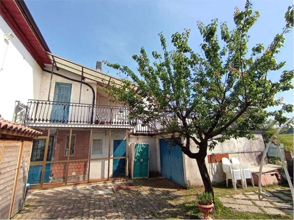 casa indipendente in vendita ad Alessandria in zona Valmadonna