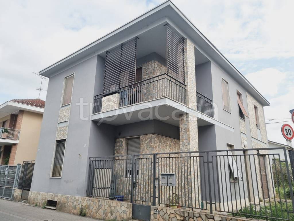 casa indipendente in vendita ad Alessandria in zona Orti