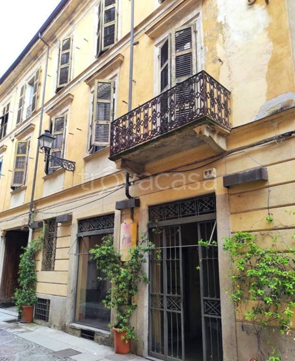 negozio in vendita ad Alessandria in zona Centro Città