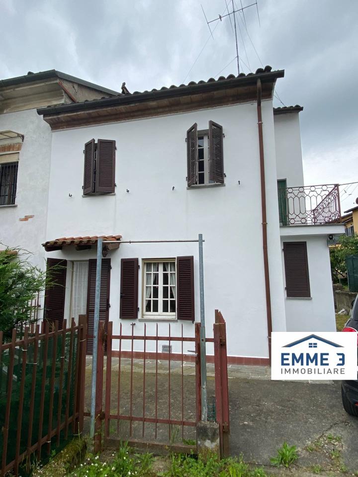 casa indipendente in vendita ad Alessandria in zona Valle San Bartolomeo