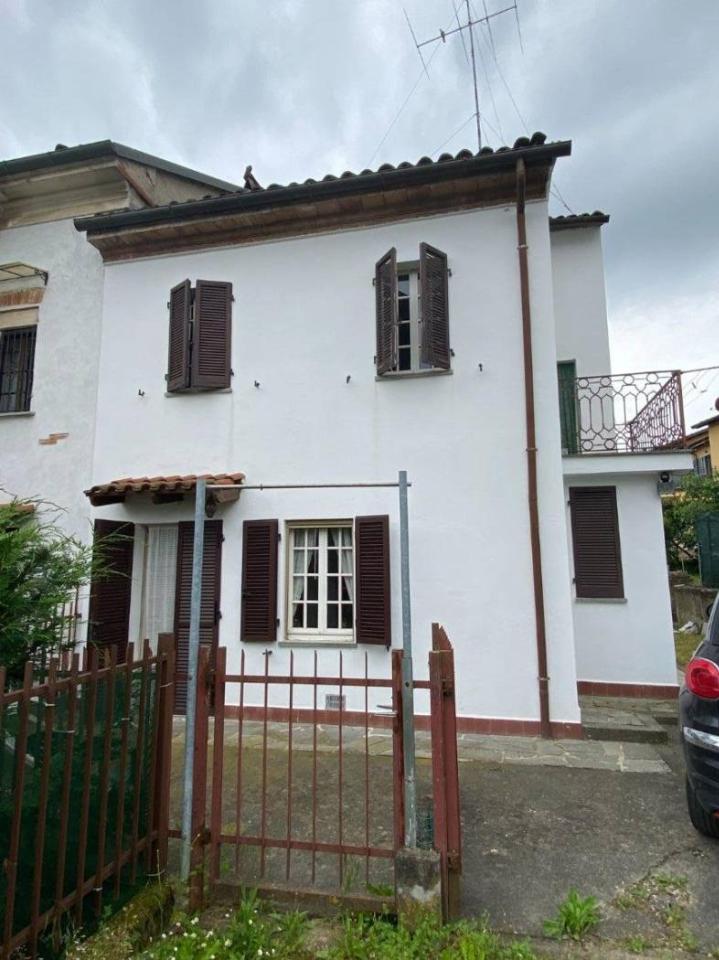 casa indipendente in vendita ad Alessandria in zona Valle San Bartolomeo