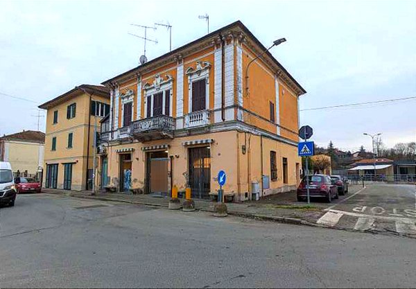 negozio in vendita ad Alessandria