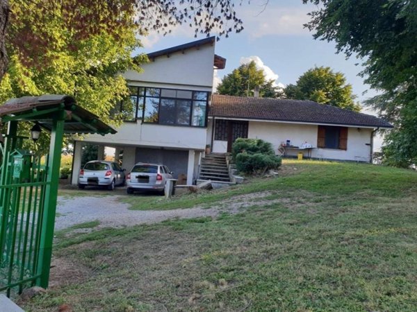 casa indipendente in vendita ad Alessandria in zona Valle San Bartolomeo