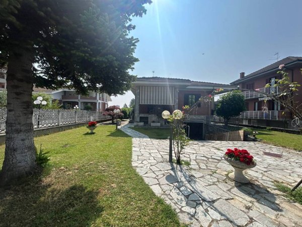 casa indipendente in vendita ad Alessandria in zona Cabanette