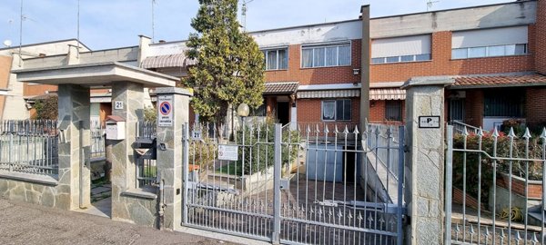 casa indipendente in vendita ad Alessandria in zona Spinetta Marengo
