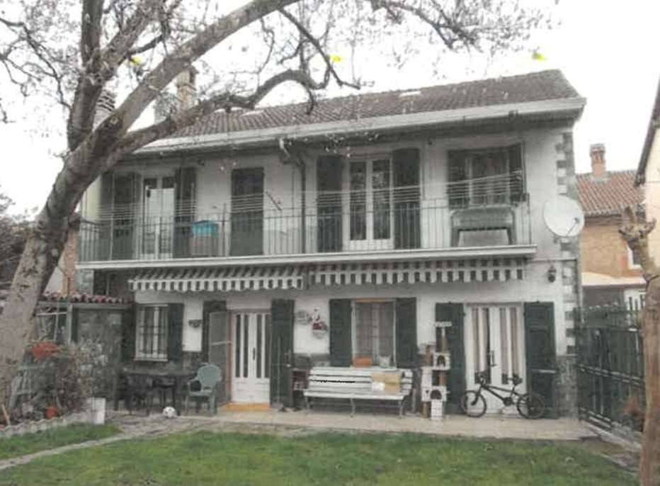 casa indipendente in vendita ad Alessandria in zona Castelceriolo