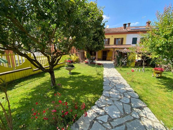 casa indipendente in vendita ad Alessandria in zona Villa del Foro