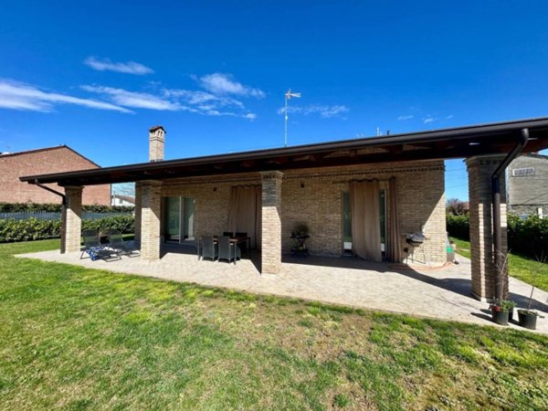 casa indipendente in vendita ad Alessandria in zona Centro Città