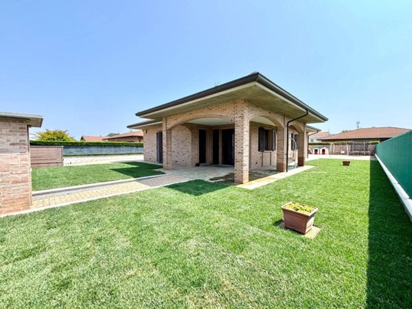 casa indipendente in vendita ad Alessandria in zona Spinetta Marengo