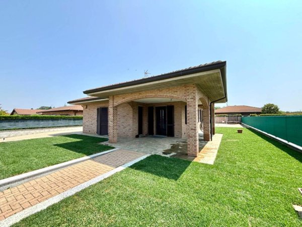 casa indipendente in vendita ad Alessandria in zona Spinetta Marengo