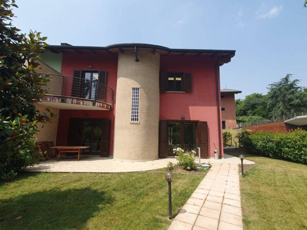 casa indipendente in vendita ad Alessandria in zona Valle San Bartolomeo