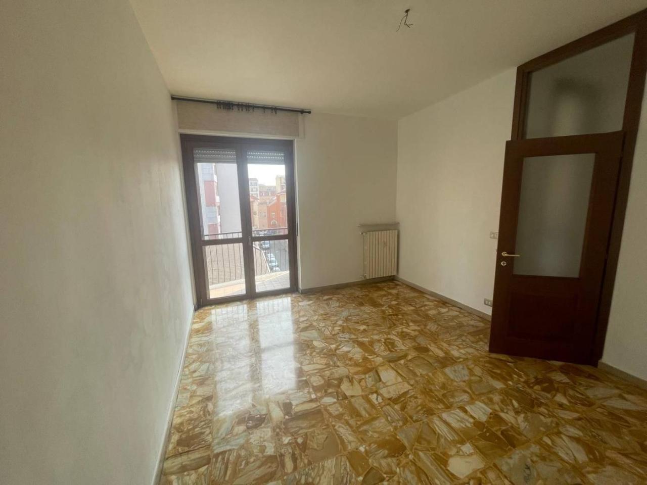 appartamento in vendita ad Alessandria in zona Piazza Matteotti