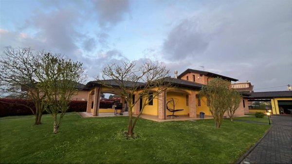 casa indipendente in vendita ad Alessandria in zona Spinetta Marengo