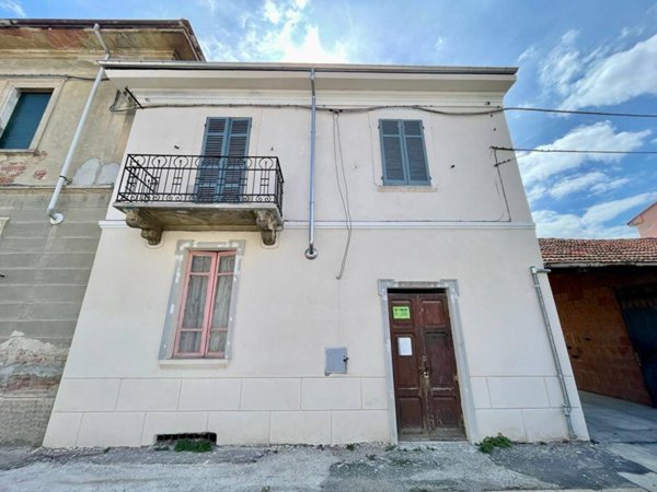 casa indipendente in vendita ad Alessandria in zona Il Cristo