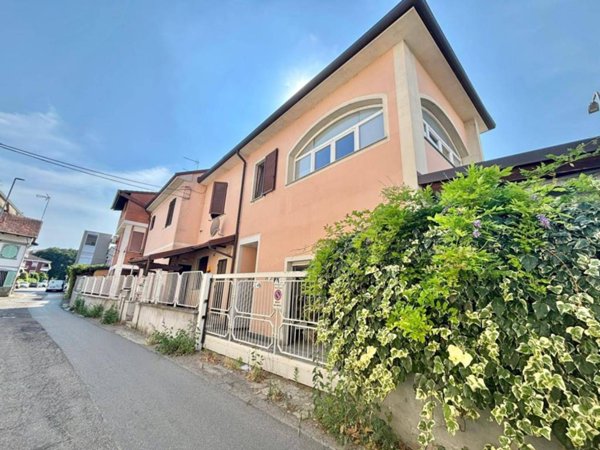 casa indipendente in vendita ad Alessandria in zona Il Cristo