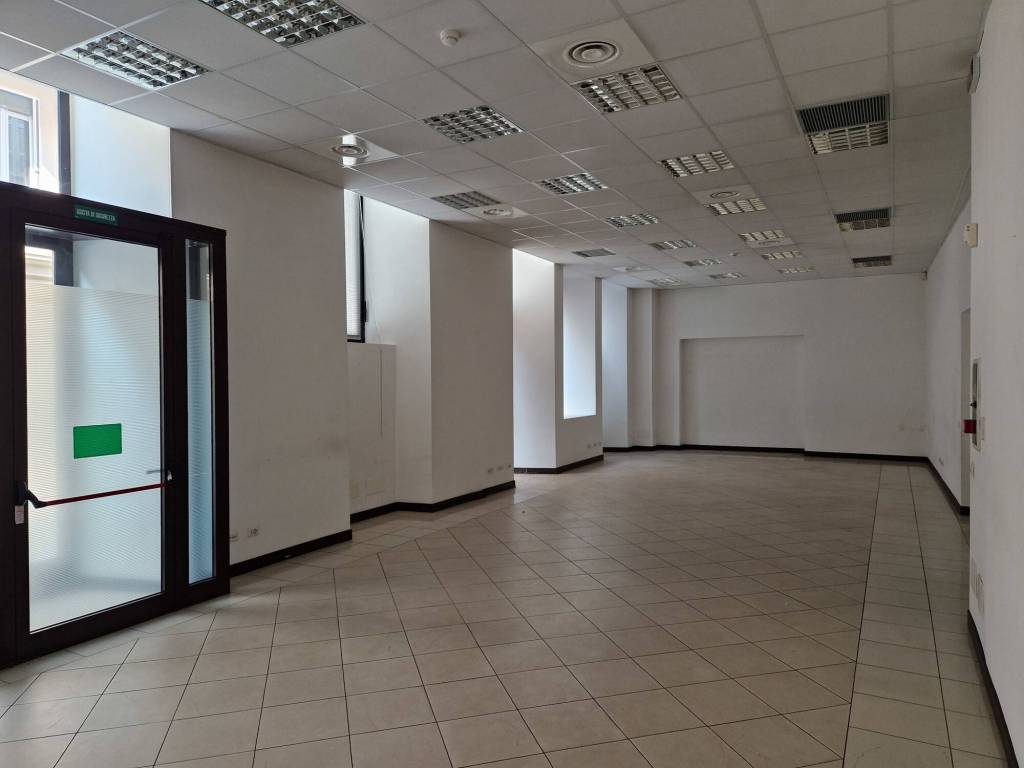 negozio in vendita ad Alessandria