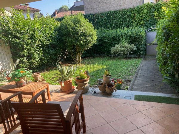 casa indipendente in vendita ad Alessandria in zona Orti