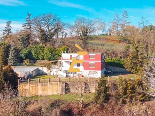 casa indipendente in vendita ad Alessandria in zona Valle San Bartolomeo