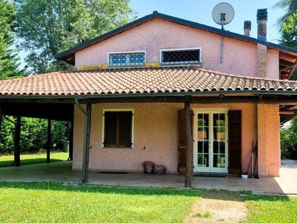 casa indipendente in vendita ad Alessandria in zona Valle San Bartolomeo