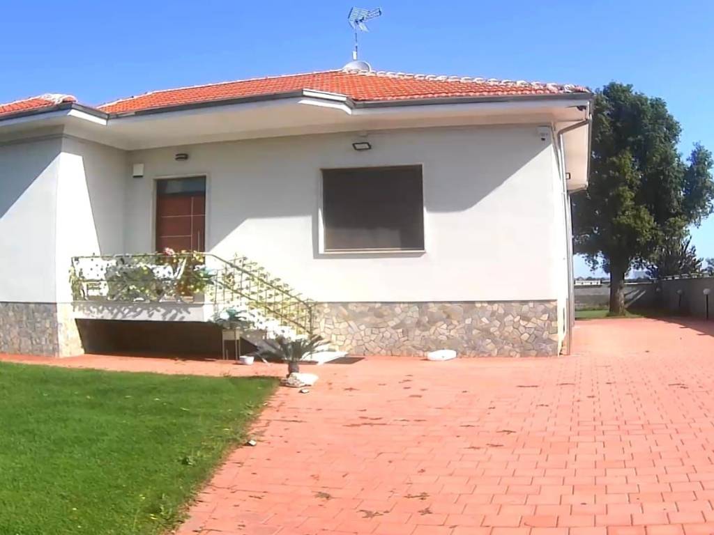 casa indipendente in vendita ad Alessandria in zona Cascinagrossa