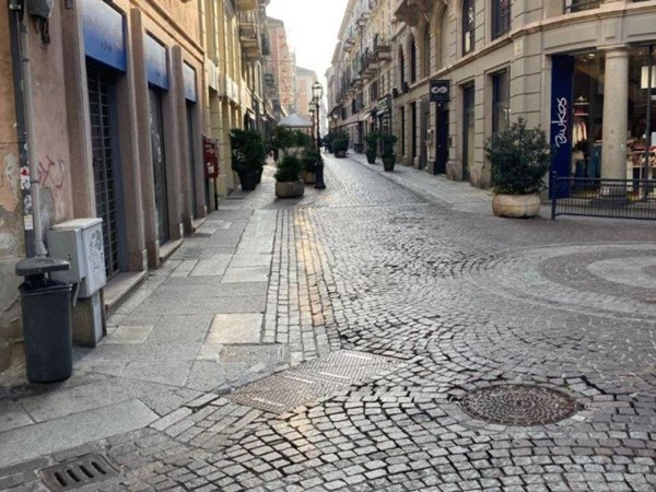 negozio in vendita ad Alessandria in zona Centro Città