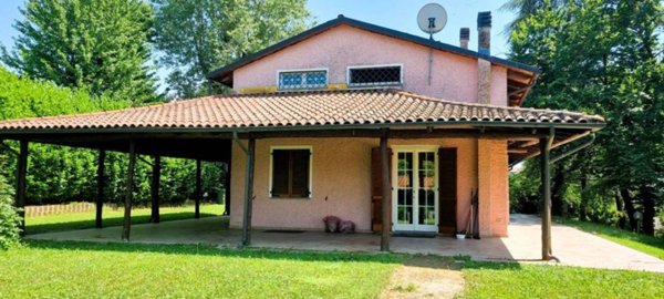casa indipendente in vendita ad Alessandria in zona Valle San Bartolomeo