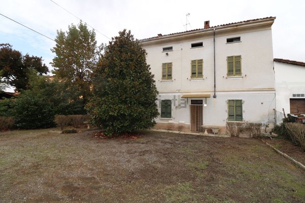 casa indipendente in vendita ad Alessandria in zona Villa del Foro
