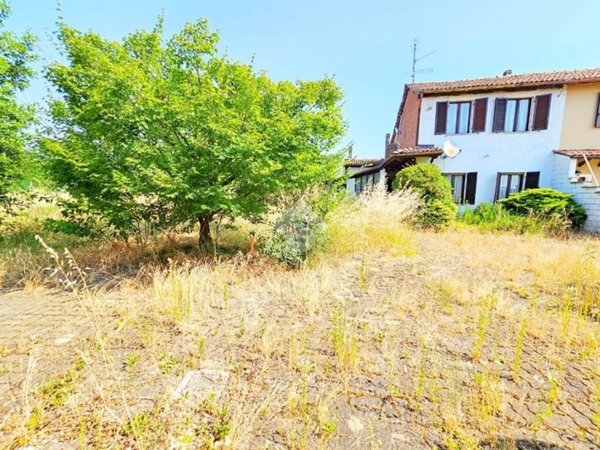 casa indipendente in vendita ad Alessandria in zona Mandrogne