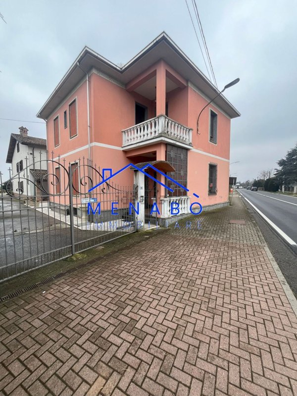 casa indipendente in vendita ad Alessandria in zona San Giuliano Vecchio