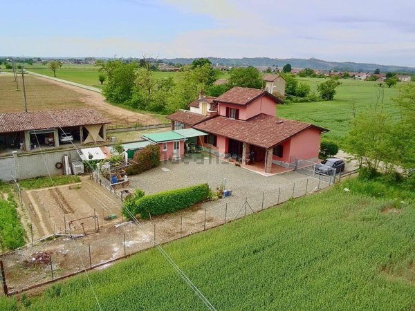 casa indipendente in vendita ad Alessandria in zona Castelceriolo