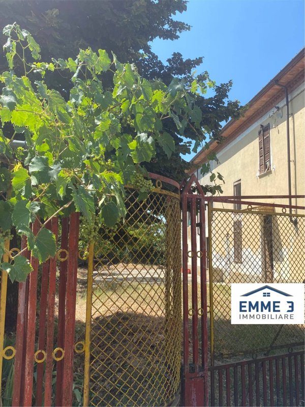 casa indipendente in vendita ad Alessandria in zona San Giuliano Vecchio