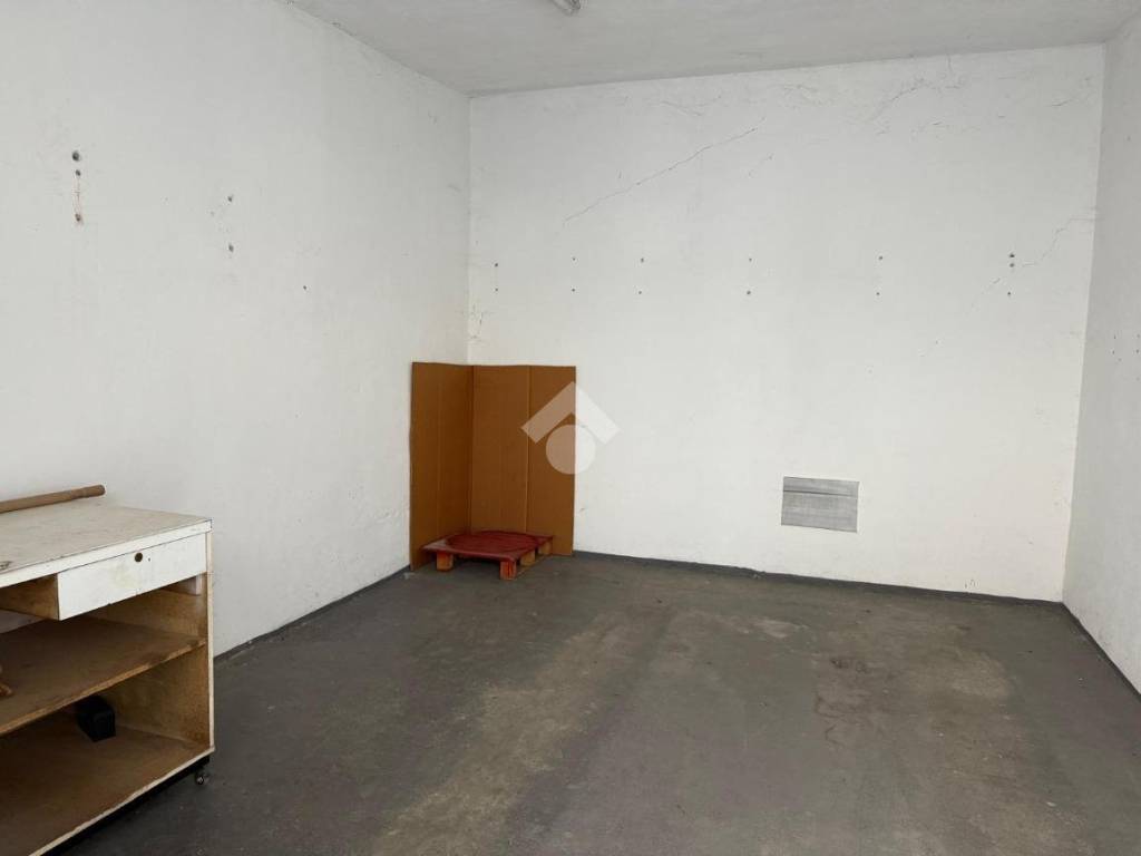 locale di sgombero in vendita ad Alessandria in zona Cabanette