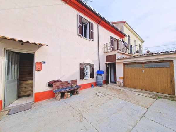 casa indipendente in vendita ad Alessandria in zona Litta Parodi