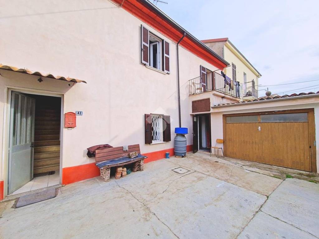 casa indipendente in vendita ad Alessandria in zona Litta Parodi