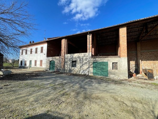 esavano in vendita ad Alessandria in zona San Michele
