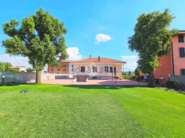 casa indipendente in vendita ad Alessandria in zona Cascinagrossa