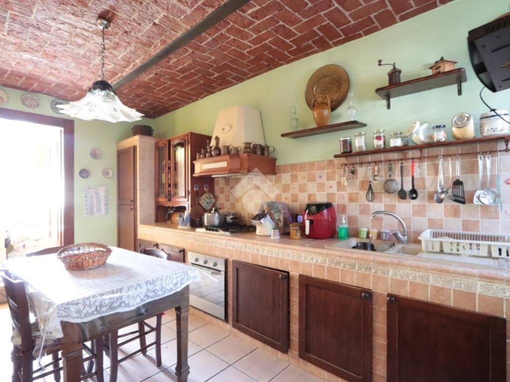 casa indipendente in vendita ad Alessandria in zona Casalbagliano