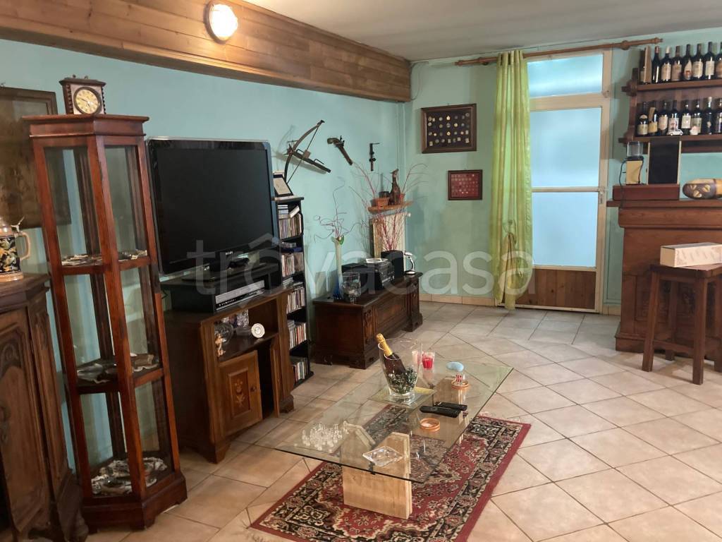 casa indipendente in vendita ad Alessandria in zona Orti