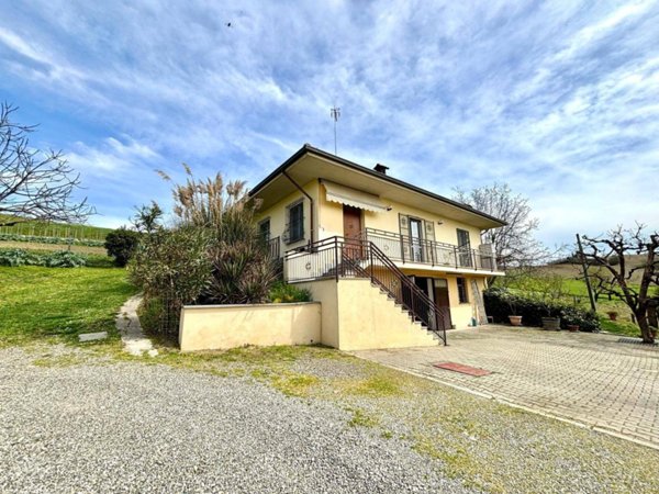 casa indipendente in vendita ad Alessandria in zona Valle San Bartolomeo
