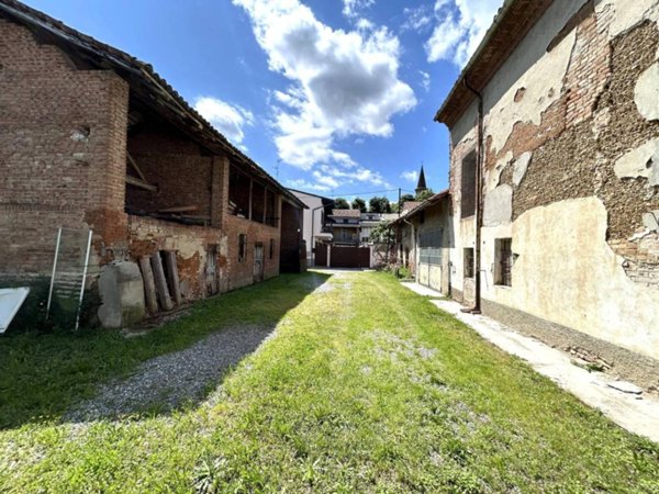 casa indipendente in vendita ad Alessandria in zona Lobbi