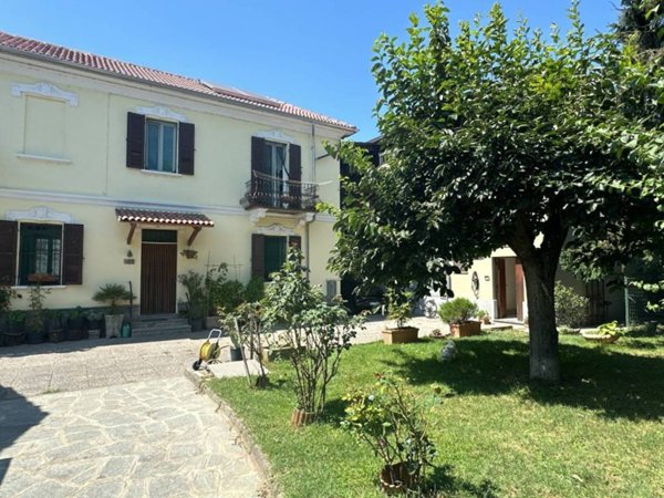 casa indipendente in vendita ad Alessandria in zona Borgo Cittadella