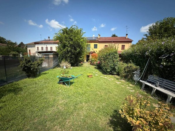 casa indipendente in vendita ad Alessandria in zona Valle San Bartolomeo