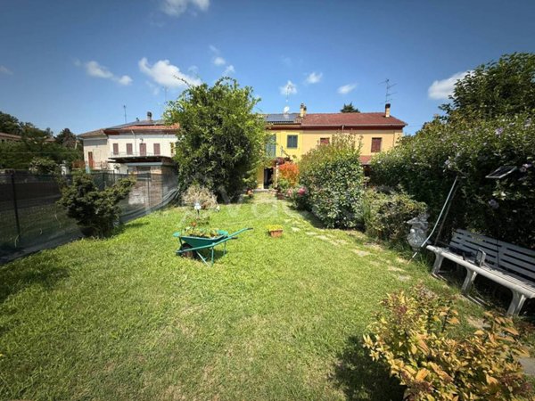 casa indipendente in vendita ad Alessandria in zona Valle San Bartolomeo