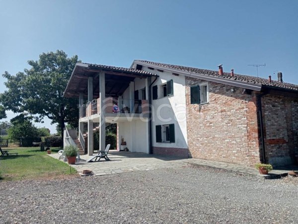 casa indipendente in vendita ad Alessandria in zona Mandrogne