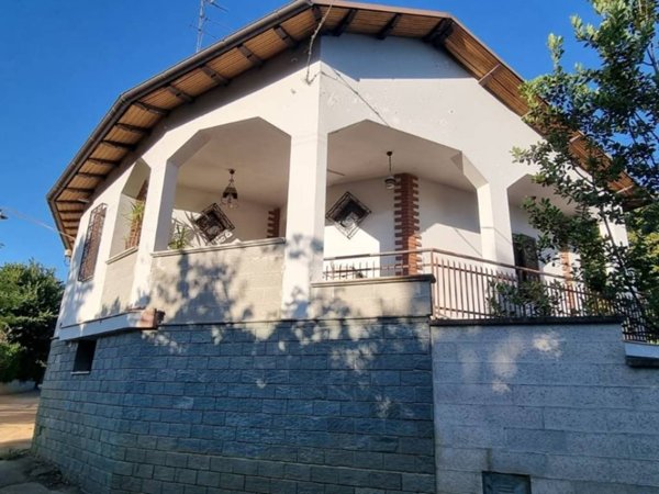 casa indipendente in vendita ad Alessandria in zona Valmadonna