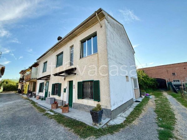 casa indipendente in vendita ad Alessandria in zona Orti