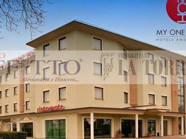 negozio in vendita ad Alessandria in zona Spinetta Marengo