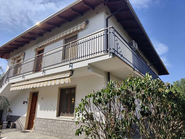 casa indipendente in vendita ad Alessandria in zona Valmadonna