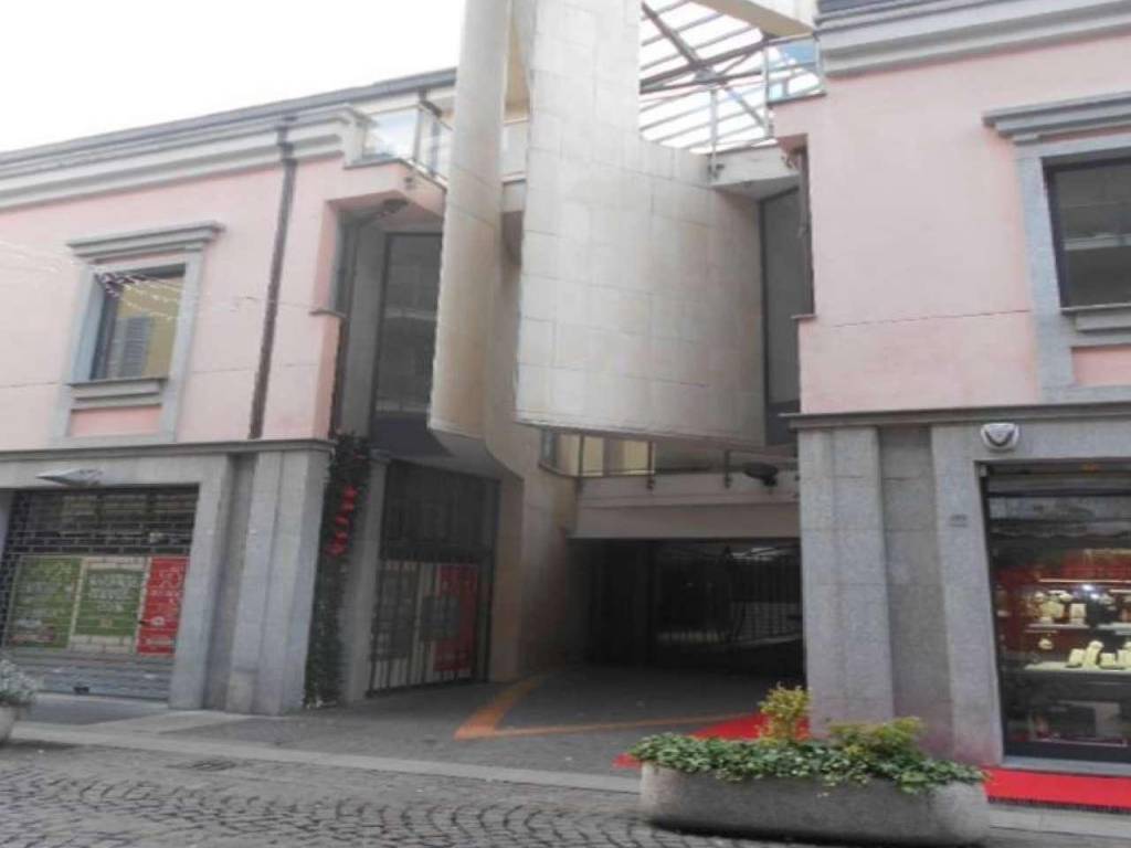 negozio in vendita ad Alessandria